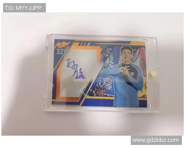 蹲足球球星签名背后的故事与收藏热潮揭秘